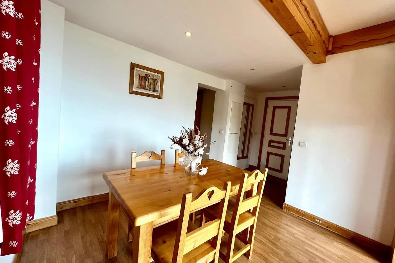 Bright 50 M Cocoon With Balcony In Combloux Apartment